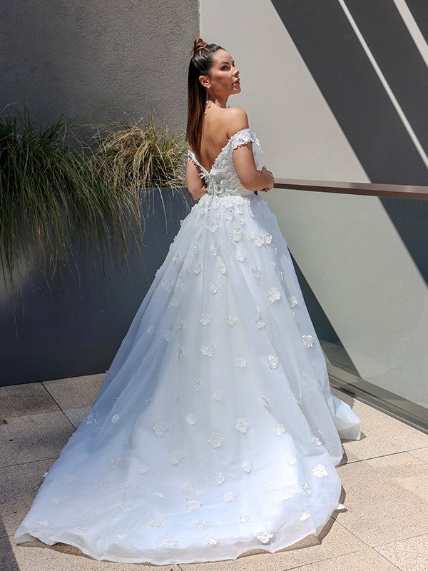 Robe de mariée en tulle à col en V et sans manches avec traîne chapelle