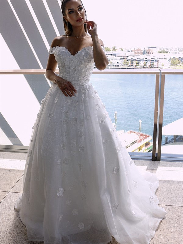 Robe de mariée en tulle à col en V et sans manches avec traîne chapelle