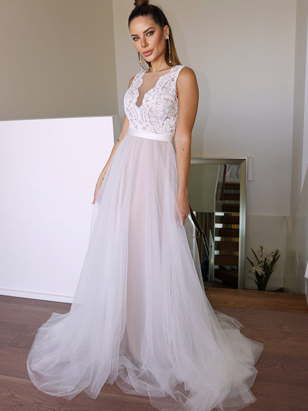Robe de mariée trapèze/princesse en tulle et dentelle, décolleté en V, sans manches, traîne courte