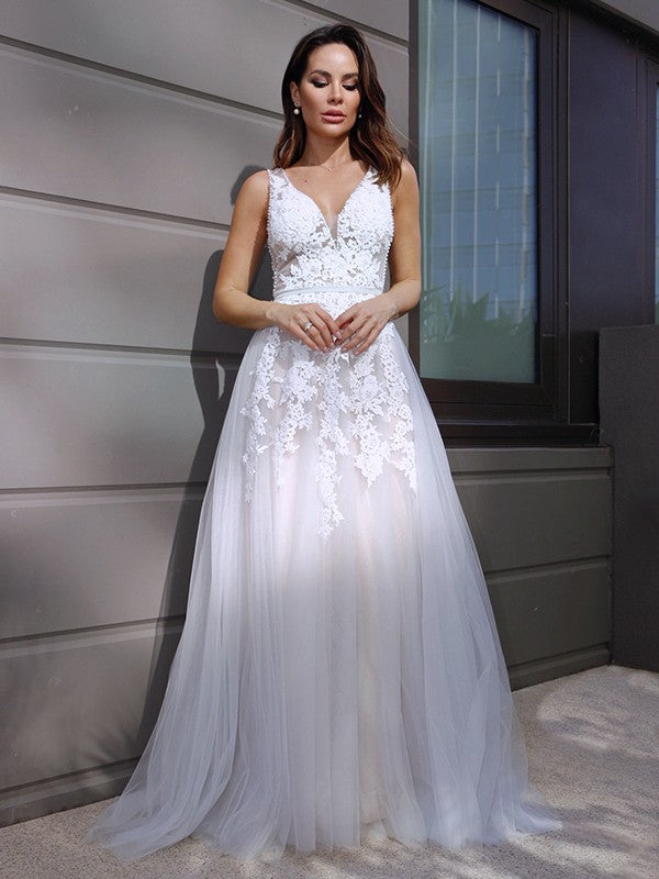 Robe de mariée trapèze/princesse, col en V, en tulle, sans manches, avec traîne courte et appliques