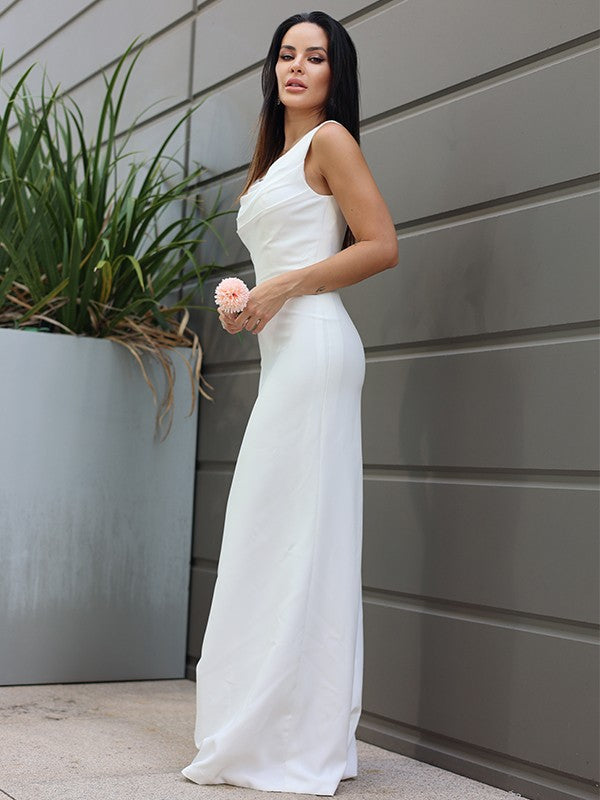 Robe de mariée fourreau/colonne en crêpe extensible, bretelles froncées, sans manches, longueur au sol