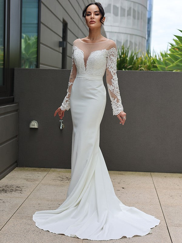 Robe de mariée fourreau/colonne en crêpe extensible, col rond, manches longues, traîne courte