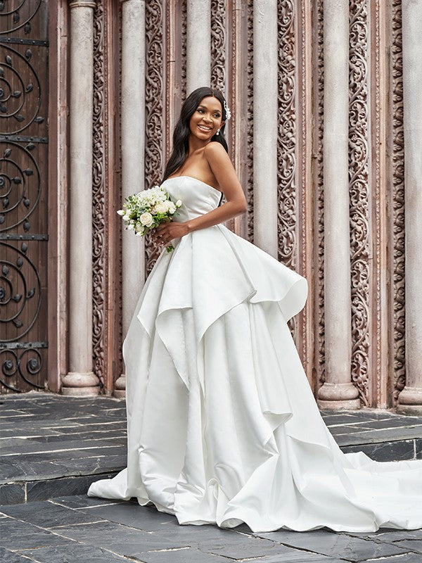 Robe de mariée en satin à volants, sans bretelles, sans manches, traîne courte