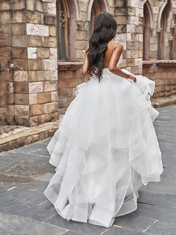 Robe de mariée trapèze/princesse en tulle, col en V, volants, sans manches, longueur au sol