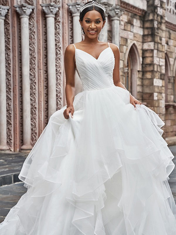 Robe de mariée trapèze/princesse en tulle à volants et bretelles spaghetti, sans manches, traîne courte