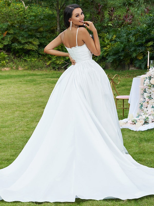 Robe de mariée en dentelle à volants, col en V, sans manches, traîne courte