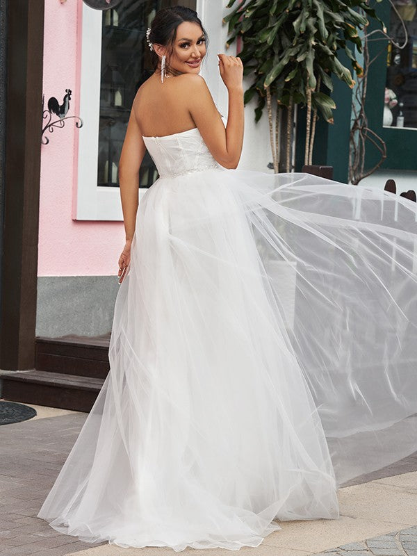 Robe de mariée trapèze/princesse en tulle à volants, décolleté en cœur, sans manches, traîne courte