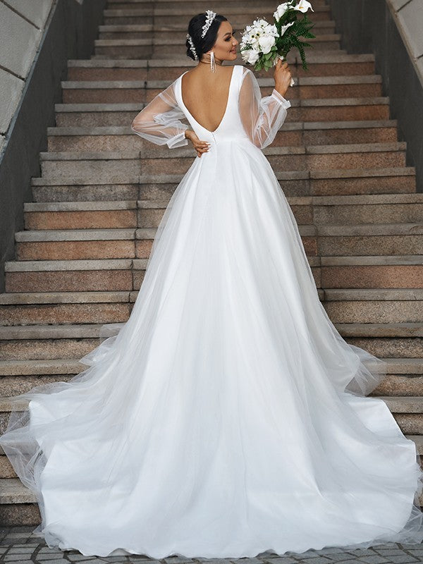 Robe de mariée trapèze/princesse en tulle, volants, col en V, manches longues, traîne courte