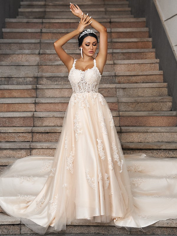 Robe de mariée trapèze/princesse en tulle avec appliques et bretelles, sans manches, traîne