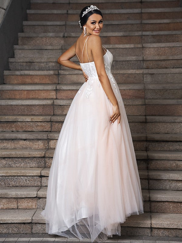 Robe de mariée trapèze/princesse en tulle avec appliques, décolleté en cœur, sans manches, traîne courte