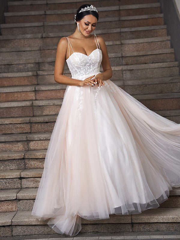 Robe de mariée trapèze/princesse en tulle avec appliques, décolleté en cœur, sans manches, traîne courte
