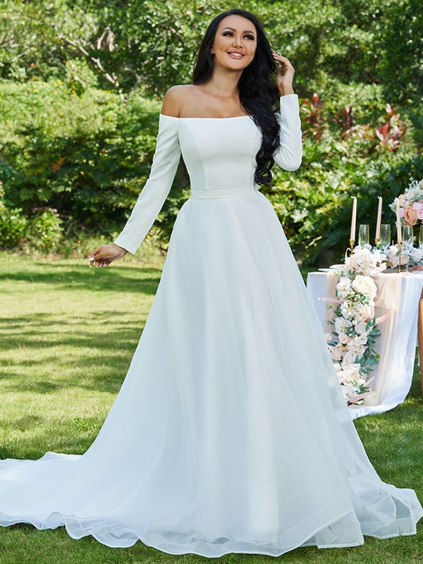 Robe de mariée trapèze/princesse en tulle, volants, épaules dénudées, manches longues, traîne courte