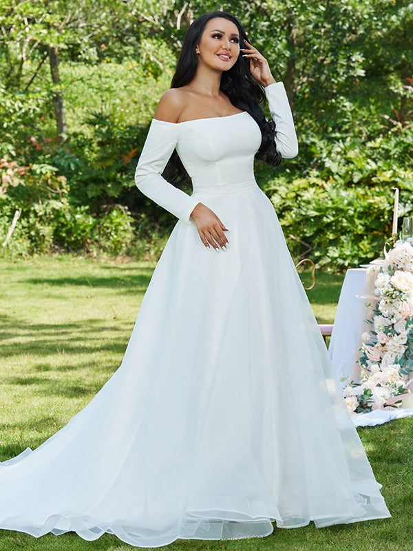 Robe de mariée trapèze/princesse en tulle, volants, épaules dénudées, manches longues, traîne courte
