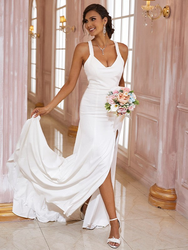 Robe de mariée fourreau/colonne en crêpe extensible, col en V, nœud papillon, sans manches, traîne courte