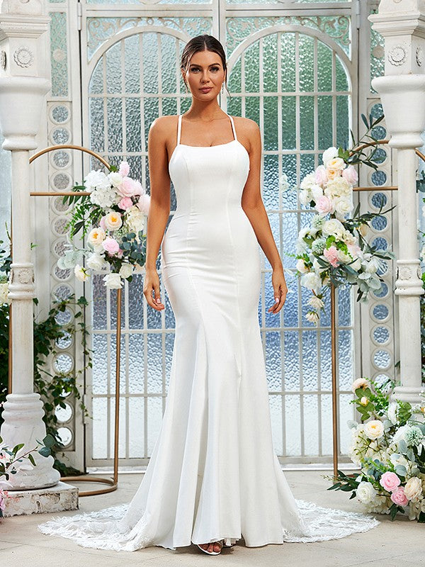 Robe de mariée fourreau/colonne en crêpe extensible, bretelles spaghetti, sans manches, traîne courte