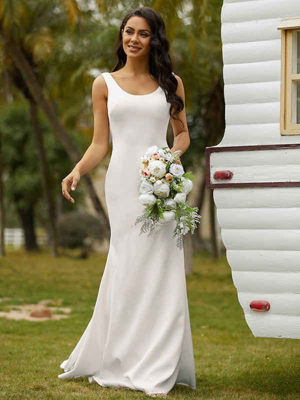 Robe de mariée fourreau/colonne en crêpe extensible, bretelles à nœud papillon, sans manches, traîne courte/pinceau