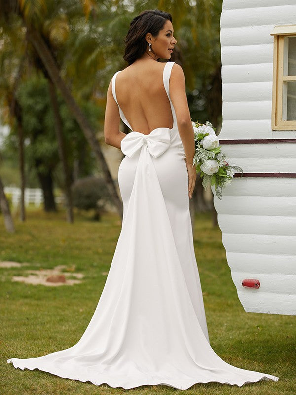 Robe de mariée fourreau/colonne en crêpe extensible, bretelles à nœud papillon, sans manches, traîne courte/pinceau