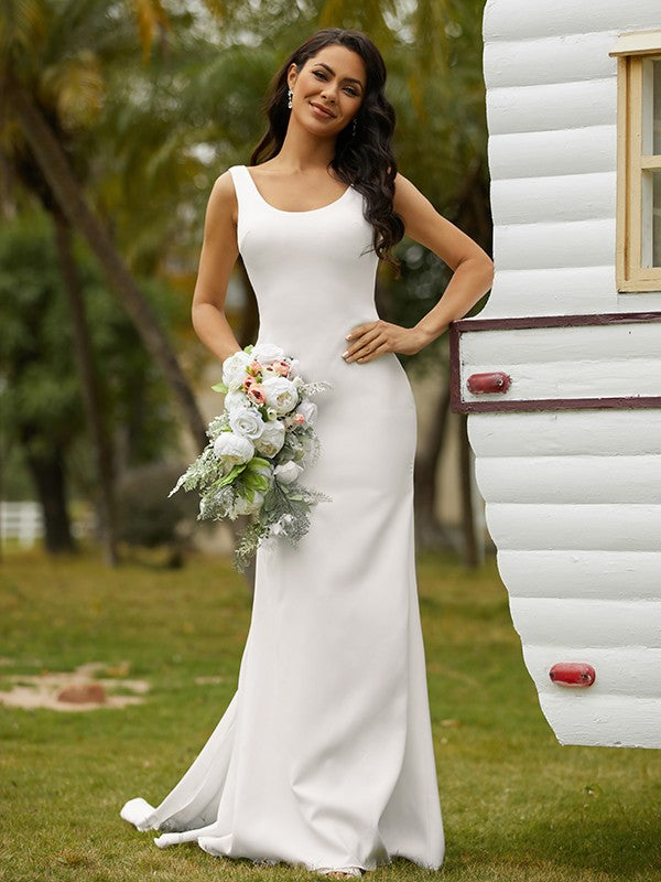 Robe de mariée fourreau/colonne en crêpe extensible, bretelles à nœud papillon, sans manches, traîne courte/pinceau