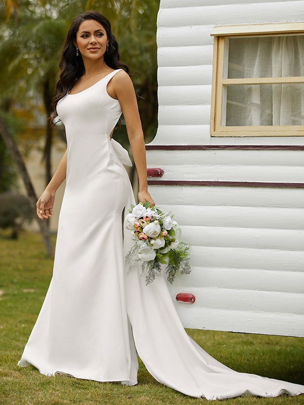 Robe de mariée fourreau/colonne en crêpe extensible, bretelles à nœud papillon, sans manches, traîne courte/pinceau