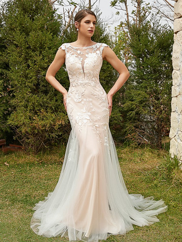 Robe de mariée fourreau/colonne en tulle et dentelle, sans manches, traîne courte