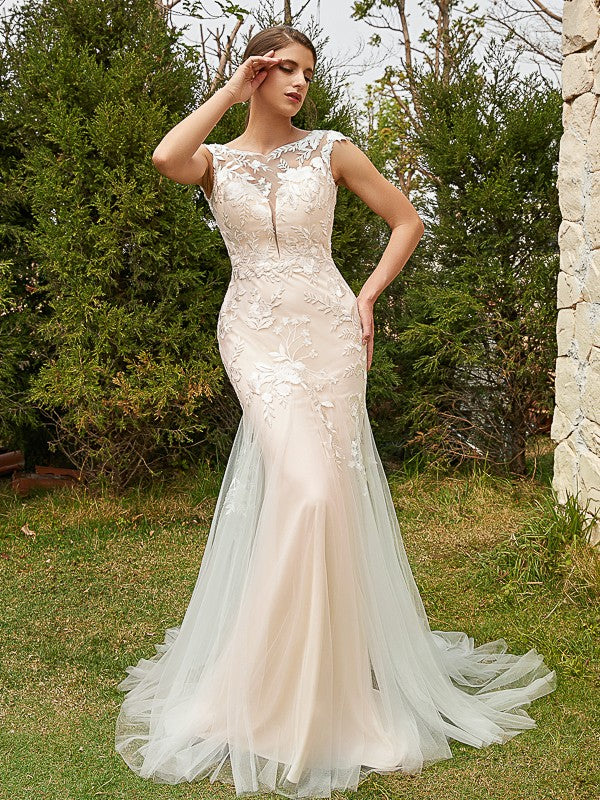 Robe de mariée fourreau/colonne en tulle et dentelle, sans manches, traîne courte