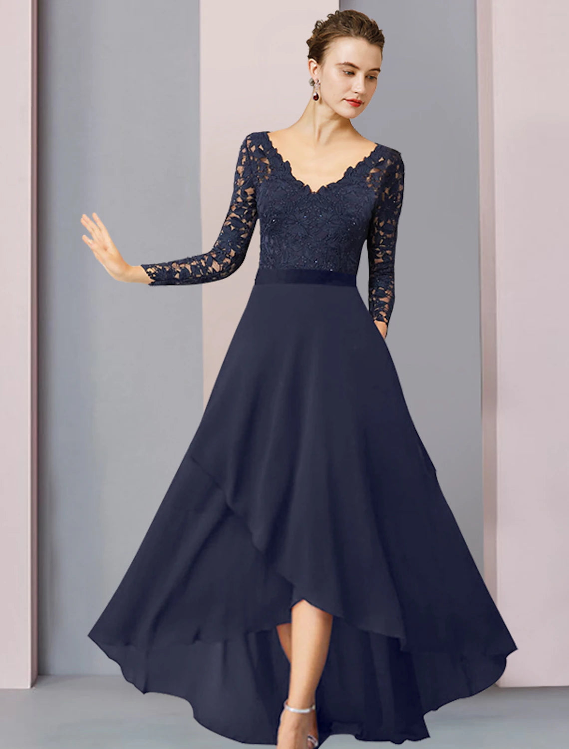 Etuikleid/Säulenkleid für die Brautmutter, Hochzeitsgast, Vintage, elegant, V-Ausschnitt, asymmetrisch, Chiffon, Spitze, lange Ärmel mit Falten