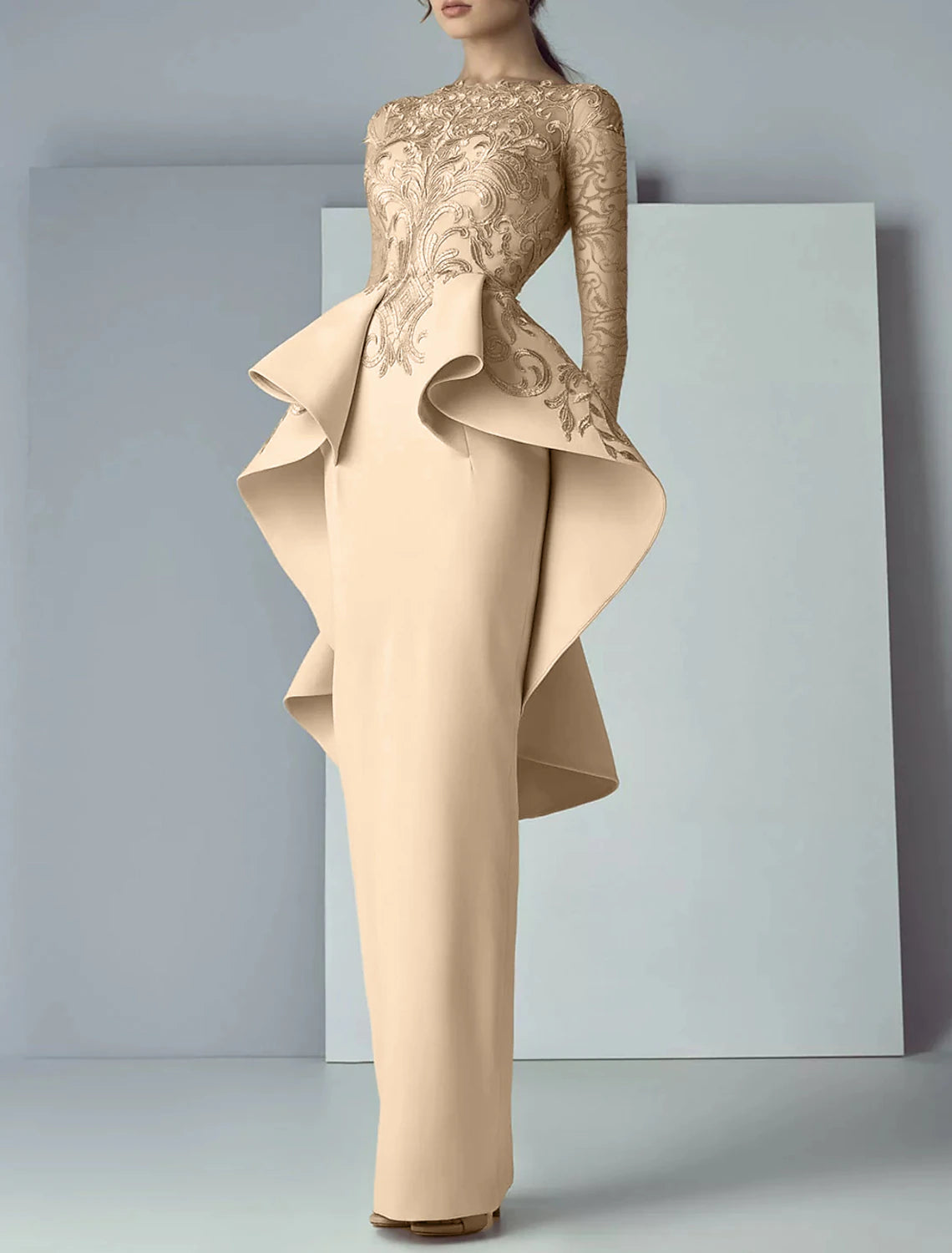 Robe de mère de la mariée fourreau/colonne, élégante, col rond, longueur au sol, en tissu extensible, manches longues, avec volants et appliques