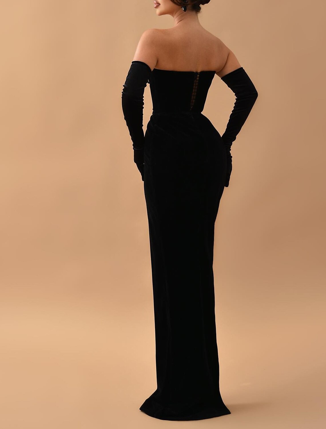 Meerjungfrau/Trompete Abendkleid Schwarzes Kleid Formelle Maskerade Sweep/Pinsel Schleppe Ärmellos Trägerlos Samt mit Schlitz Applikationen