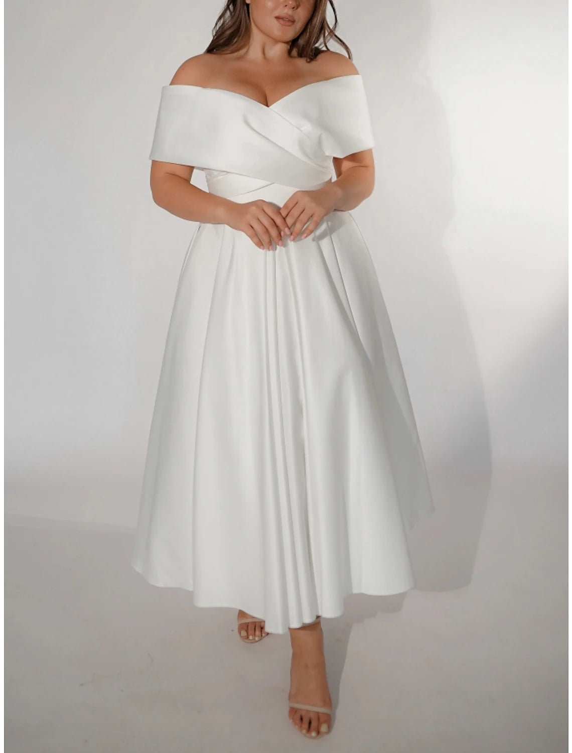 Robes de mariée décontractées, coupe trapèze, épaules dénudées, manches courtes, longueur cheville, en satin, avec plis, couleur unie