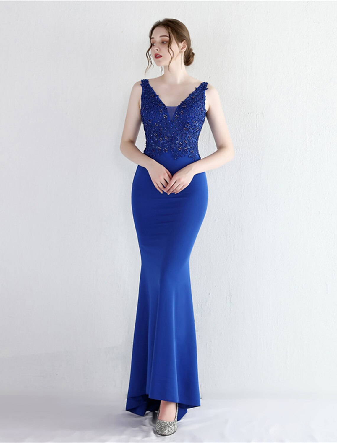 Robe de soirée sirène/trompette dos nu, robe formelle pour invité de mariage, traîne à balayage/pinceau, sans manches, col en V, mélange de coton avec appliques de perles