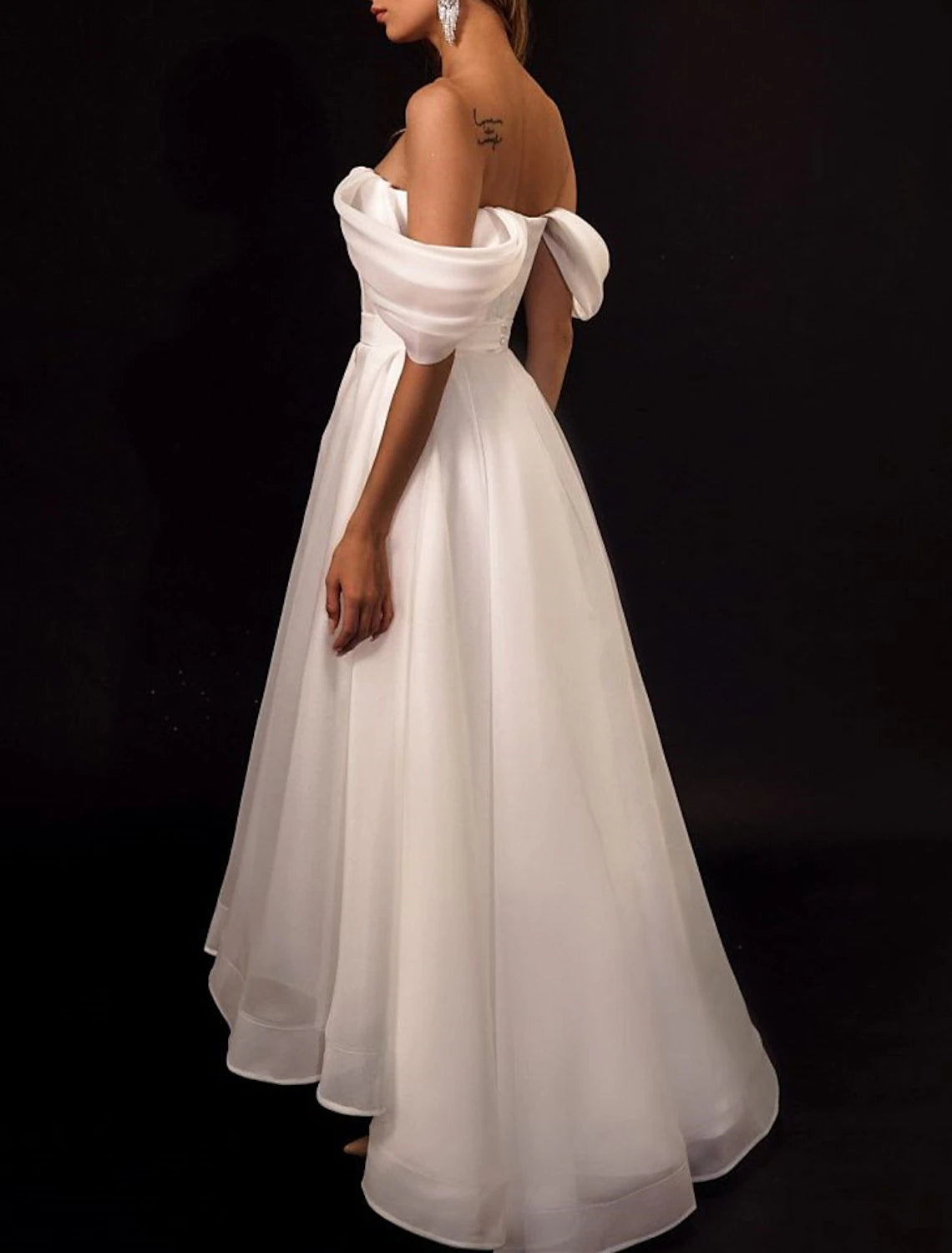 Empfang Kleine Weiße Kleider Brautkleider A-Linie Off Shoulder Flügelärmeln Asymmetrische Organza Brautkleider Mit Volltonfarbe