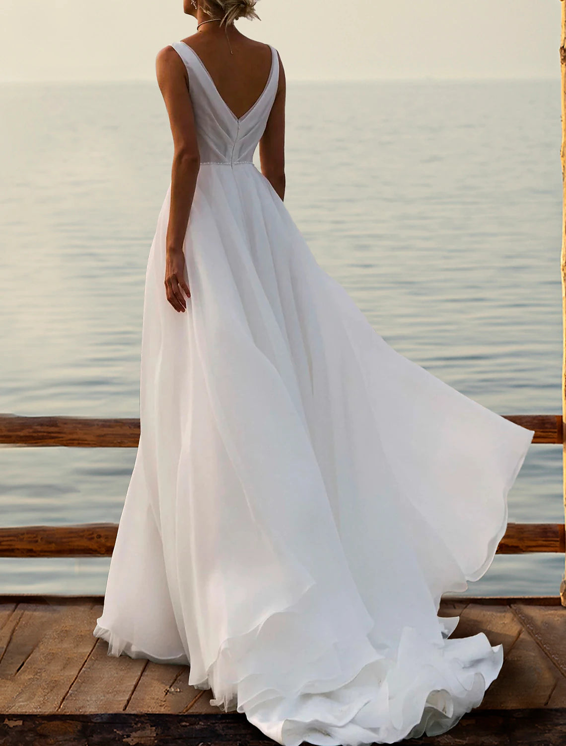 Robes de mariée bohème de plage, coupe trapèze, col en V, sans manches, traîne courte, en mousseline, avec fente sur le devant, couleur unie