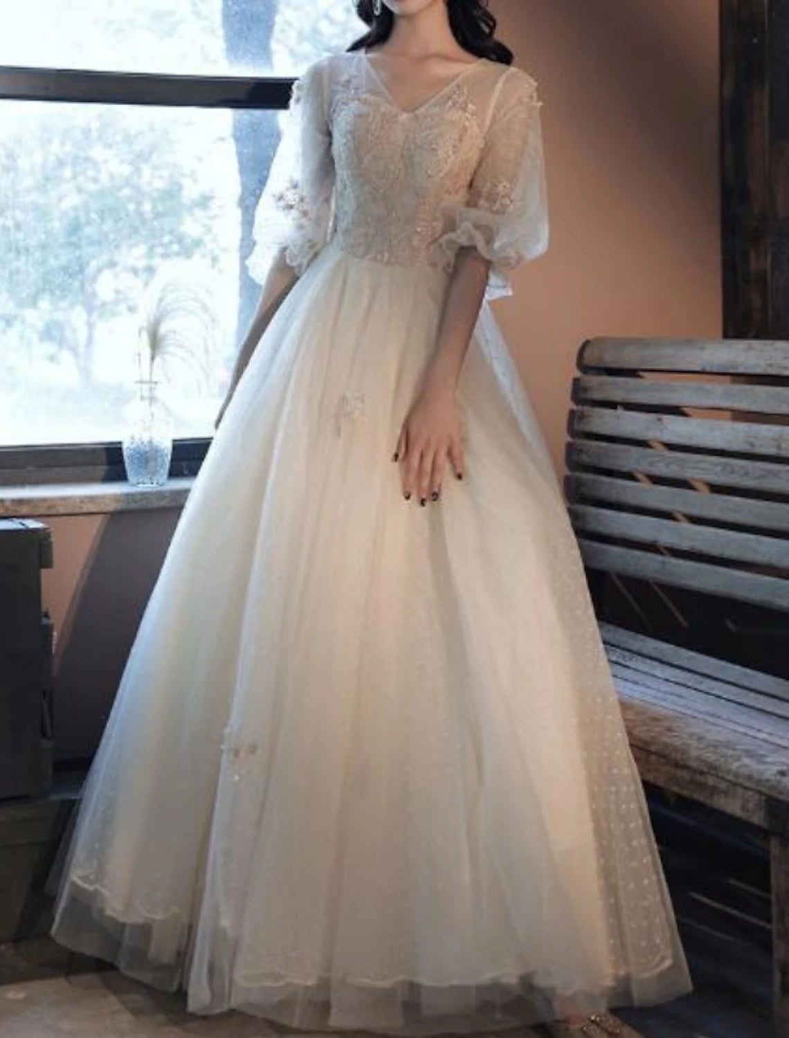 Robe de bal vintage à fleurs, col en V, manches mi-longues, longueur au sol, tulle avec plis brodés