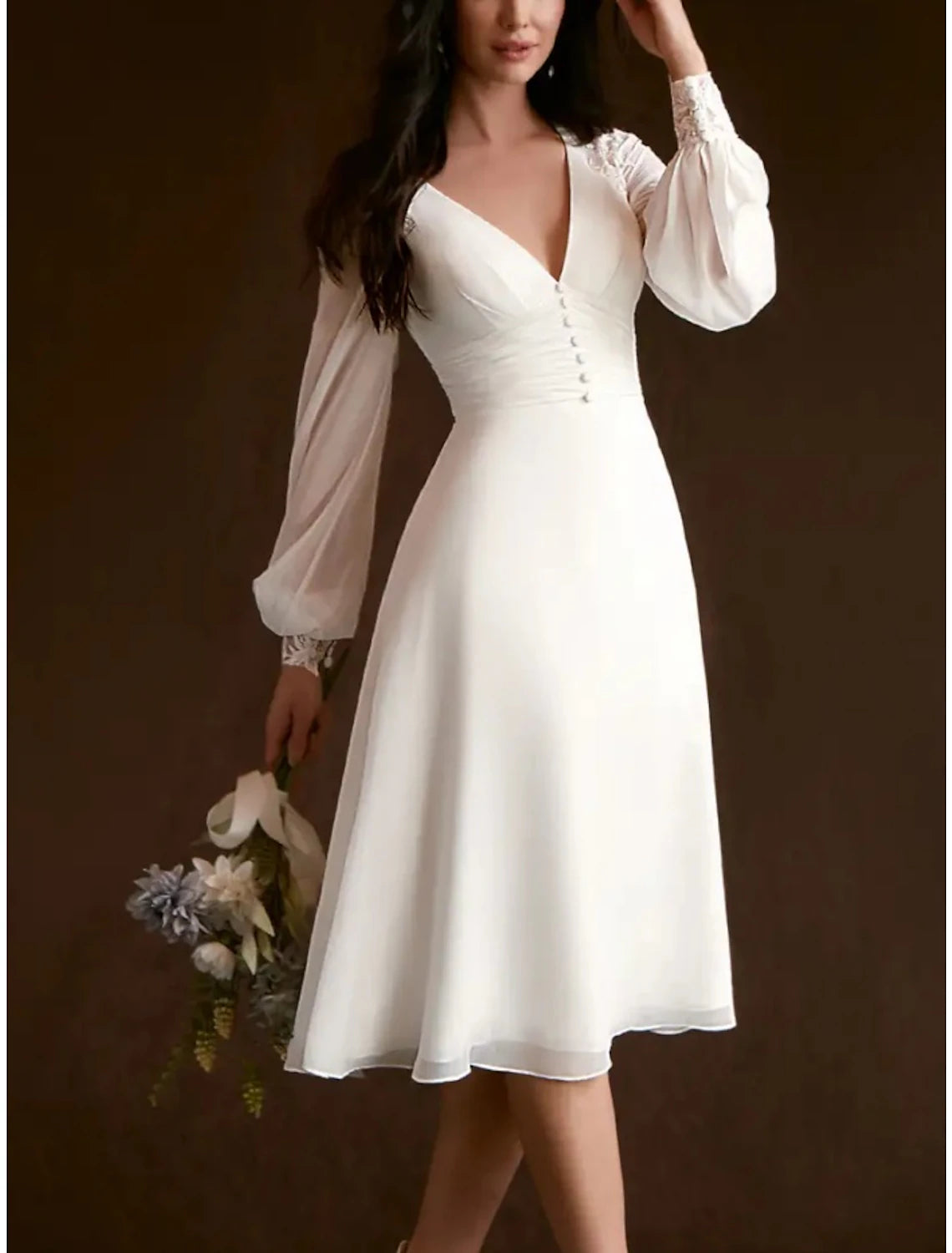 Kleine weiße Kleider Brautkleider A-Linie V-Ausschnitt Langarm Knielang Chiffon Brautkleider mit Falten gerüscht