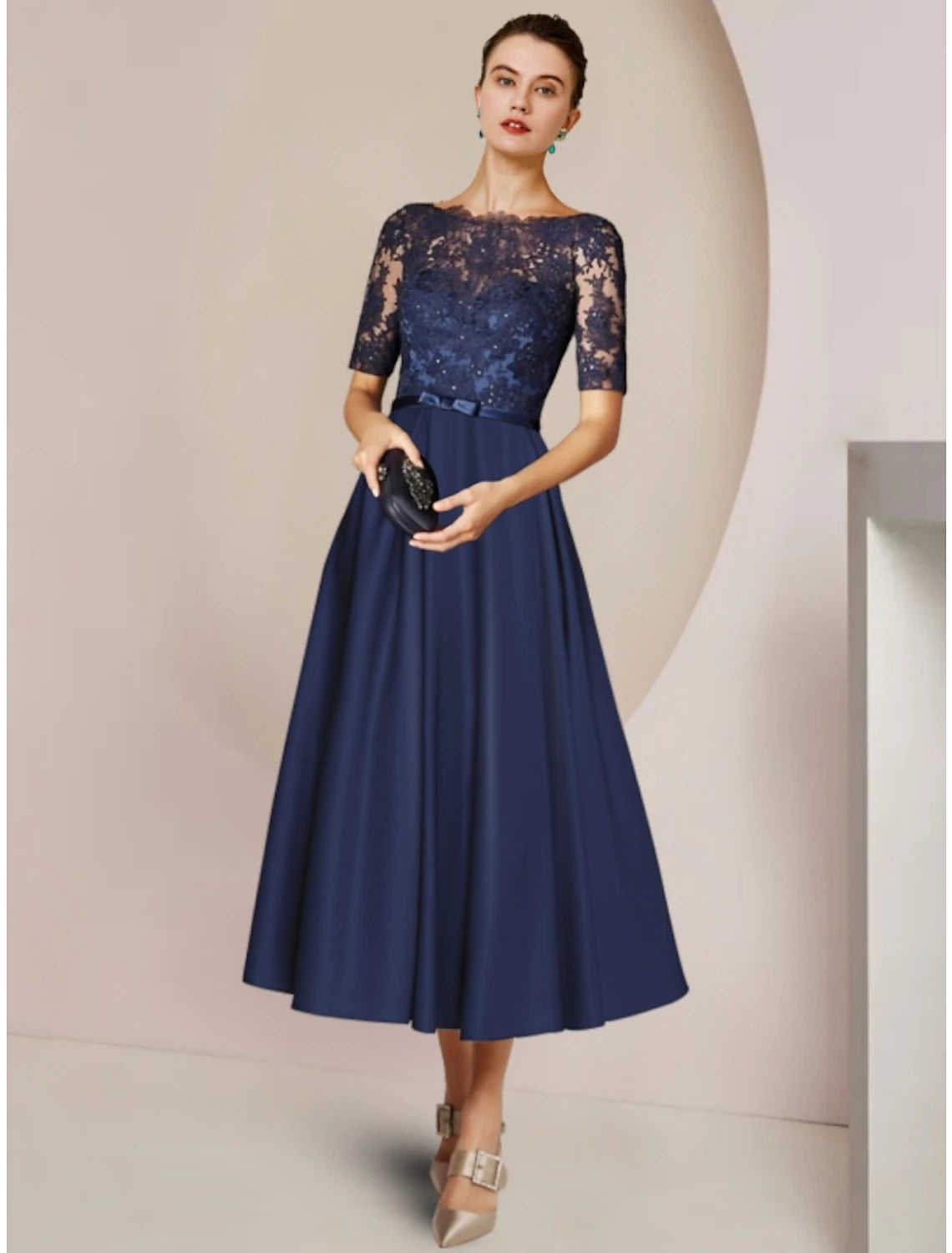 Etuikleid/Säulenkleid für die Brautmutter, Hochzeitsgast, Party, elegant, Rundhalsausschnitt, bodenlang, Satin, Spitze, kurze Ärmel, mit Schleife(n), Falten, Applikationen