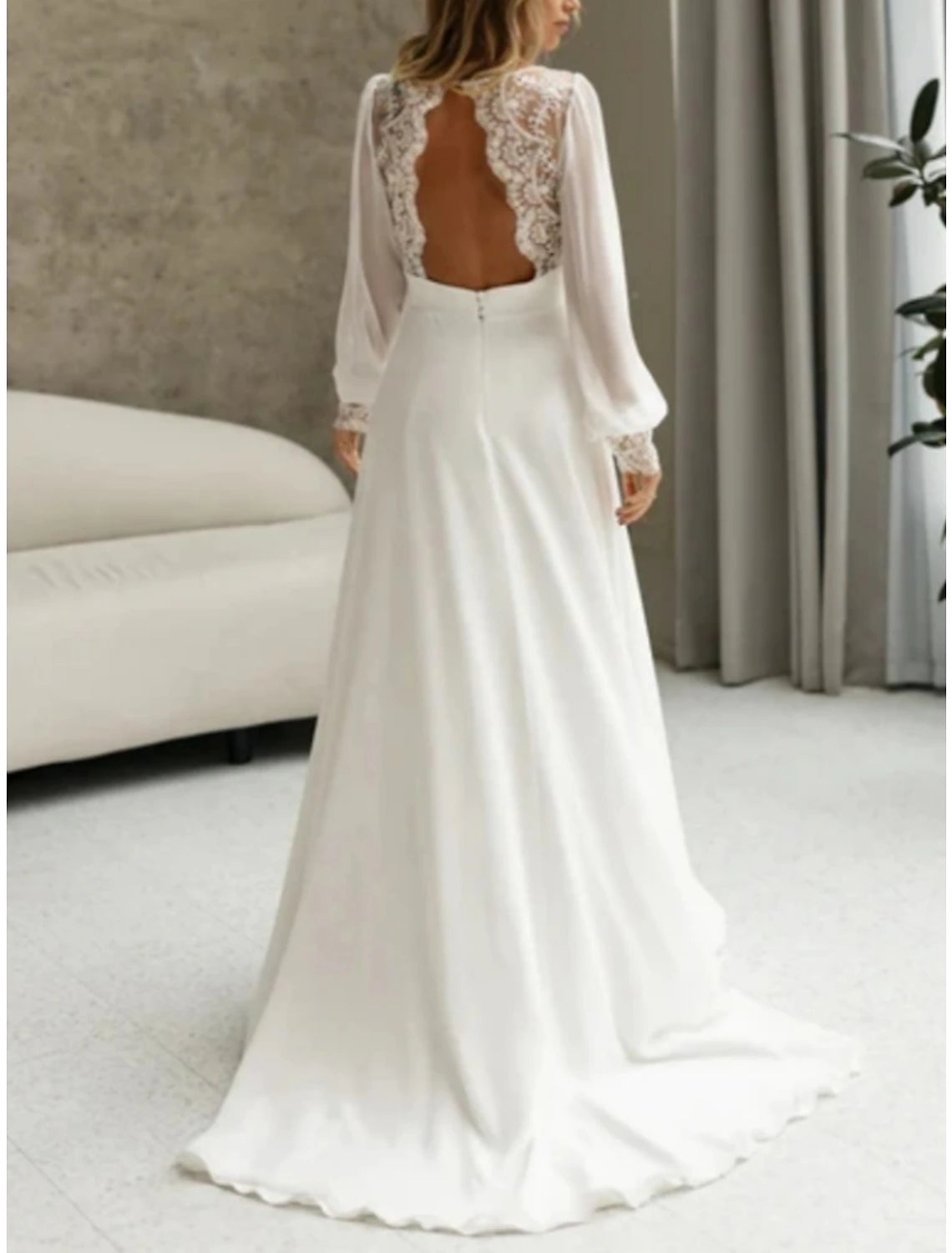Robes de mariée simples de plage, robes de mariée formelles, coupe trapèze, col illusion, manches longues, longueur au sol, robes de mariée en tulle avec perles froncées
