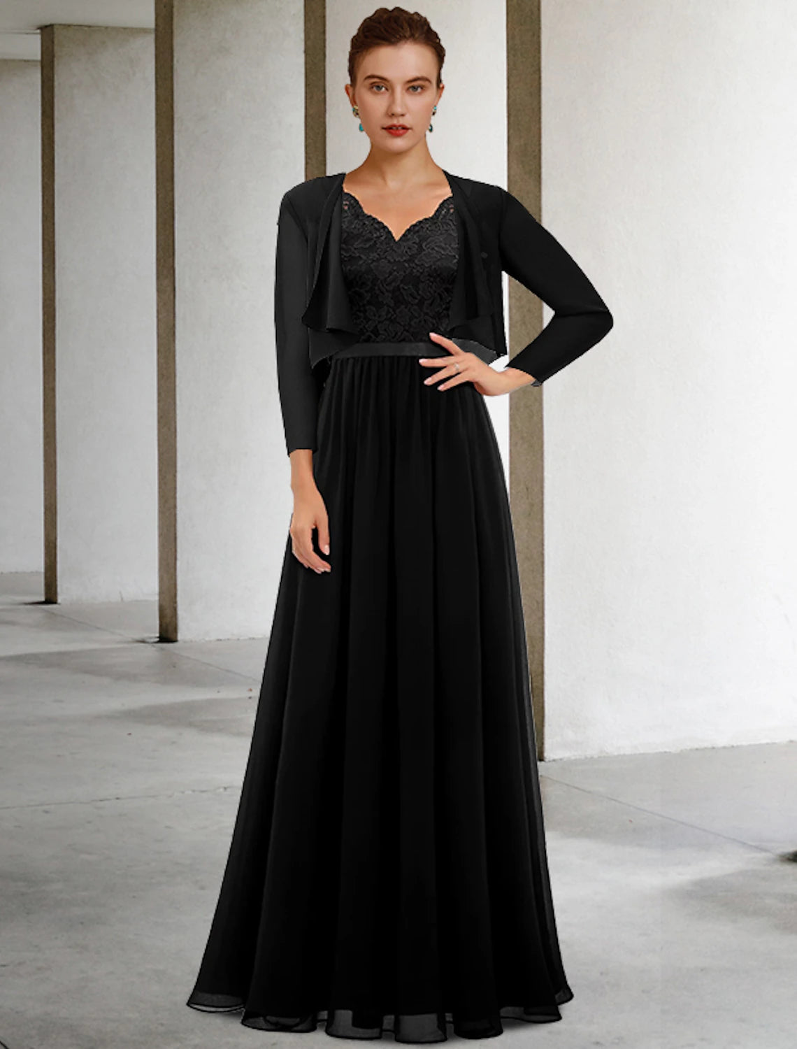 Zweiteiliges A-Linien-Kleid für die Brautmutter in Übergröße, elegant, V-Ausschnitt, bodenlang, Chiffon, Spitze, ärmellos, Wickelkleid inklusive Schärpe/Band, Falten, Applikationen