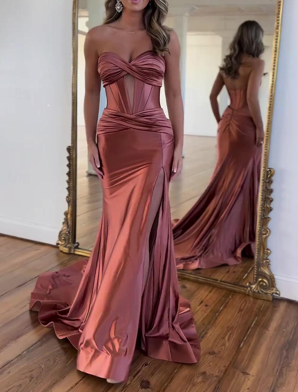 Robe de bal trapèze élégante, longueur au sol, sans manches, sans bretelles, en satin avec fente froncée
