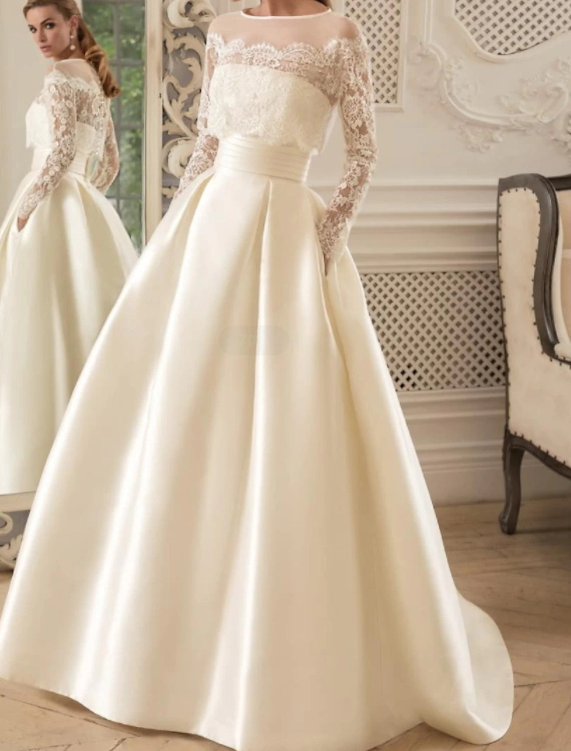 Robe de mariée vintage années 1940/1950, coupe trapèze, col illusion, manches longues, longueur au sol, en satin, avec plis et perles