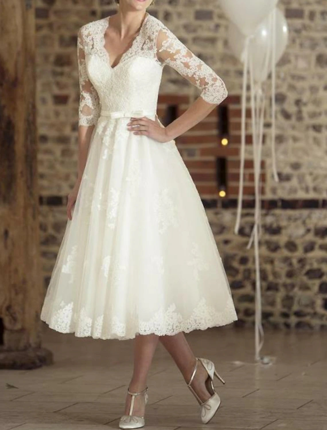 Empfangs-Brautkleider VintageSimple Brautkleider A-Linie V-Ausschnitt Kurzarm Tee-Länge Satin Brautkleider mit Spitze Criss Cross Sommer Hochzeitsfeier