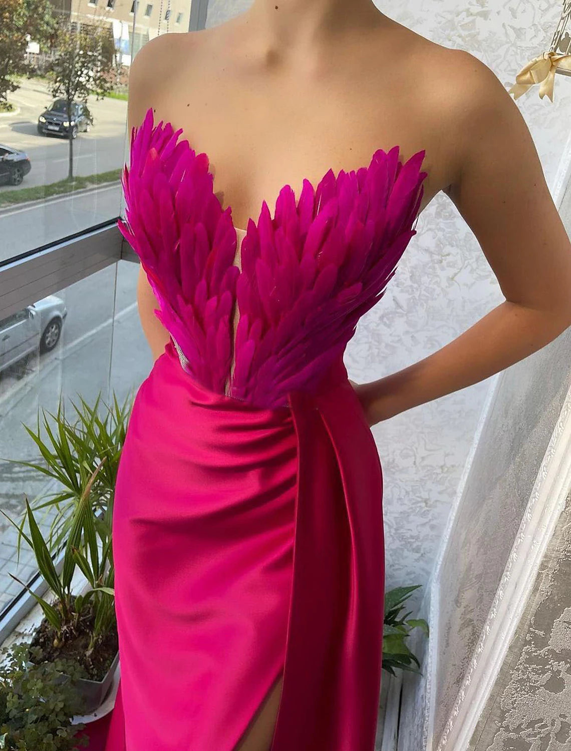Meerjungfrau Partykleid Ballkleider Sexy Kleid Formeller Hochzeitsgast Sweep / Brush Train Ärmellos Trägerlos Charmeuse mit Strass Feder Schlitz