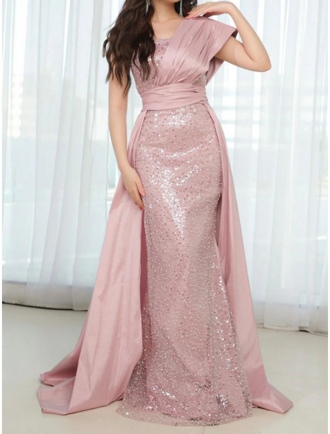 Etui-/Säulen-Abendkleid, elegantes Kleid, formell, Sweep/Pinselzug, kurze Ärmel, eine Schulter, Satin mit gerüschter Pailletten