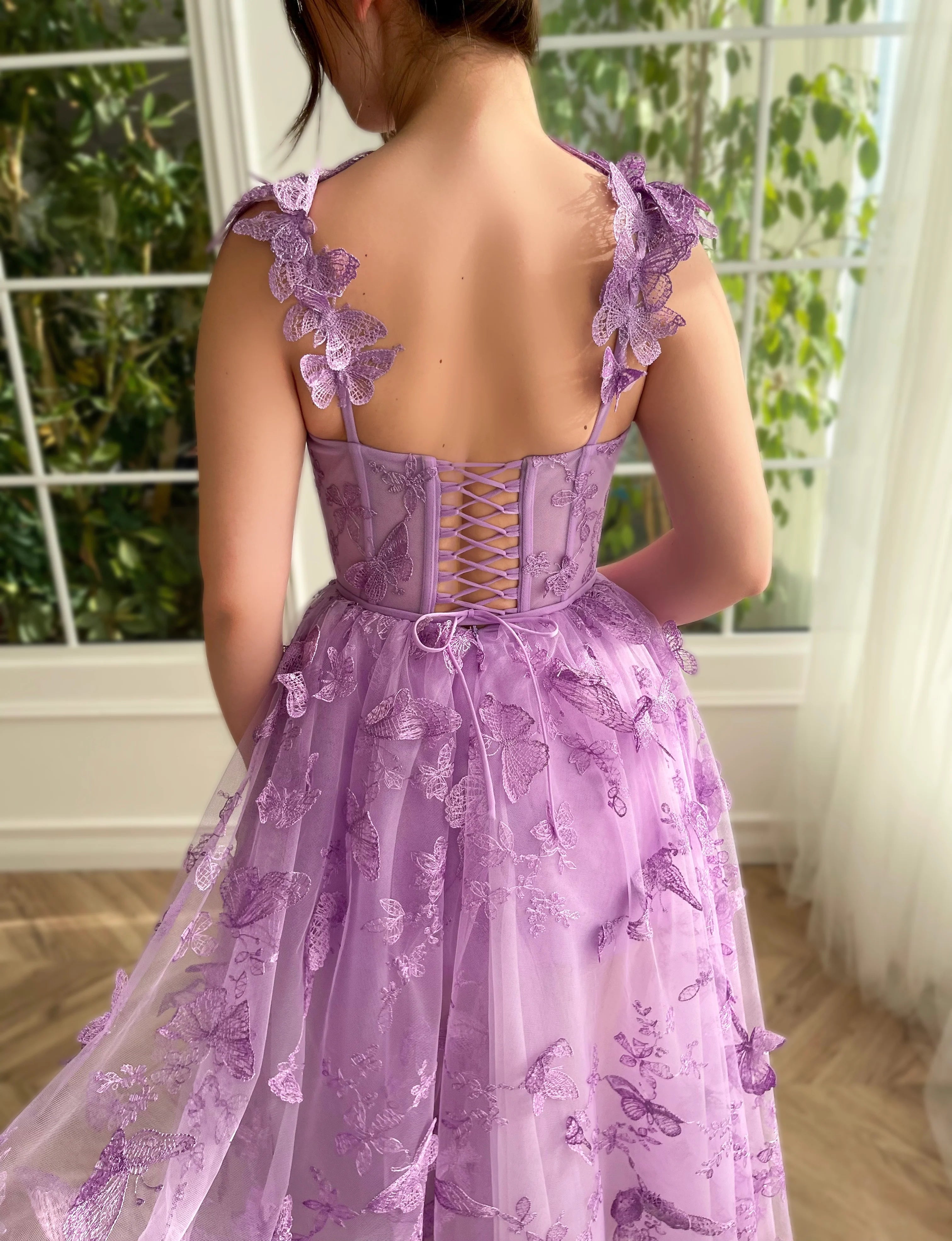 Robe de bal longue en tulle avec appliques en dentelle papillon 3D pour femme