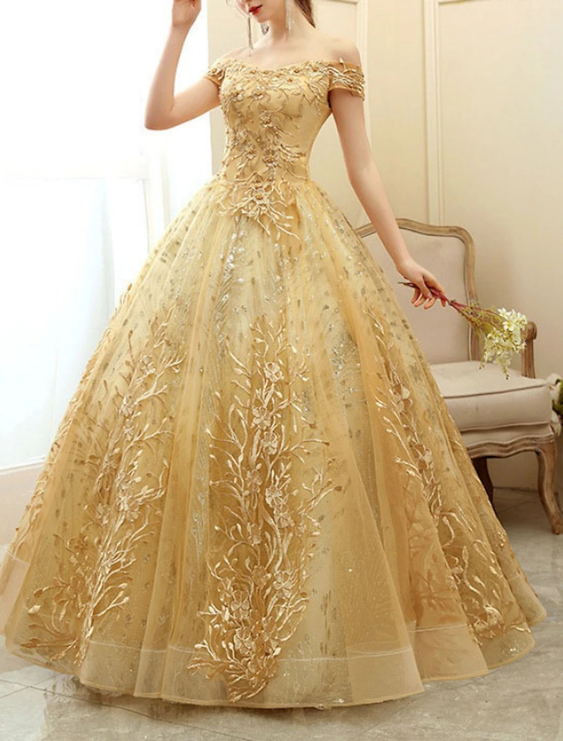 Robe de bal trapèze élégante, longueur au sol, manches courtes, épaules dénudées, tulle avec perles et broderies à paillettes