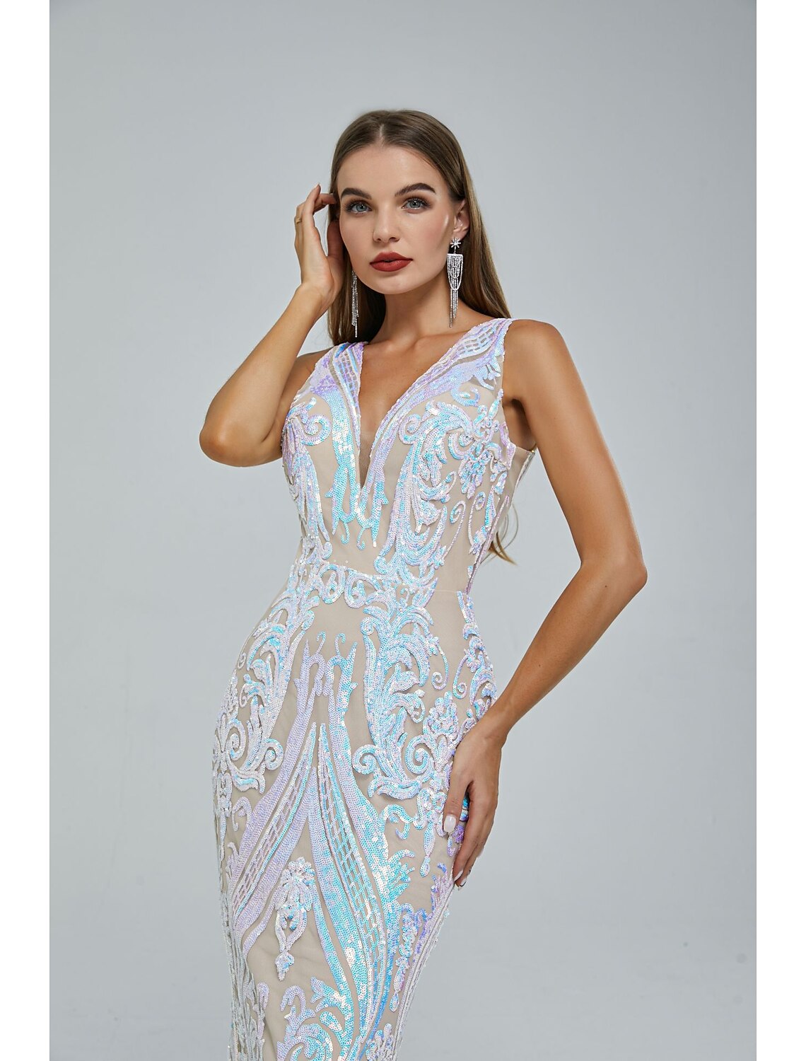 Robe de soirée sirène/trompette scintillante et brillante, robe de fiançailles pour invités de mariage, traîne courte, sans manches, col en V, paillettes avec paillettes