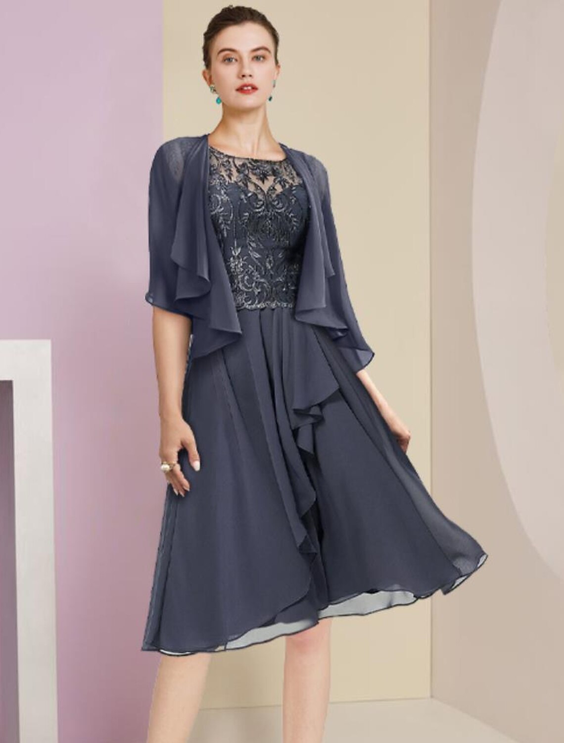Zweiteiliges A-Linien-Kleid für die Mutter der Braut, formelle Hochzeitsgäste, Vintage, elegant, U-Ausschnitt, knielang, Chiffon, Spitze, kurze Ärmel, Wickelkleid inklusive, mit Faltenapplikationen