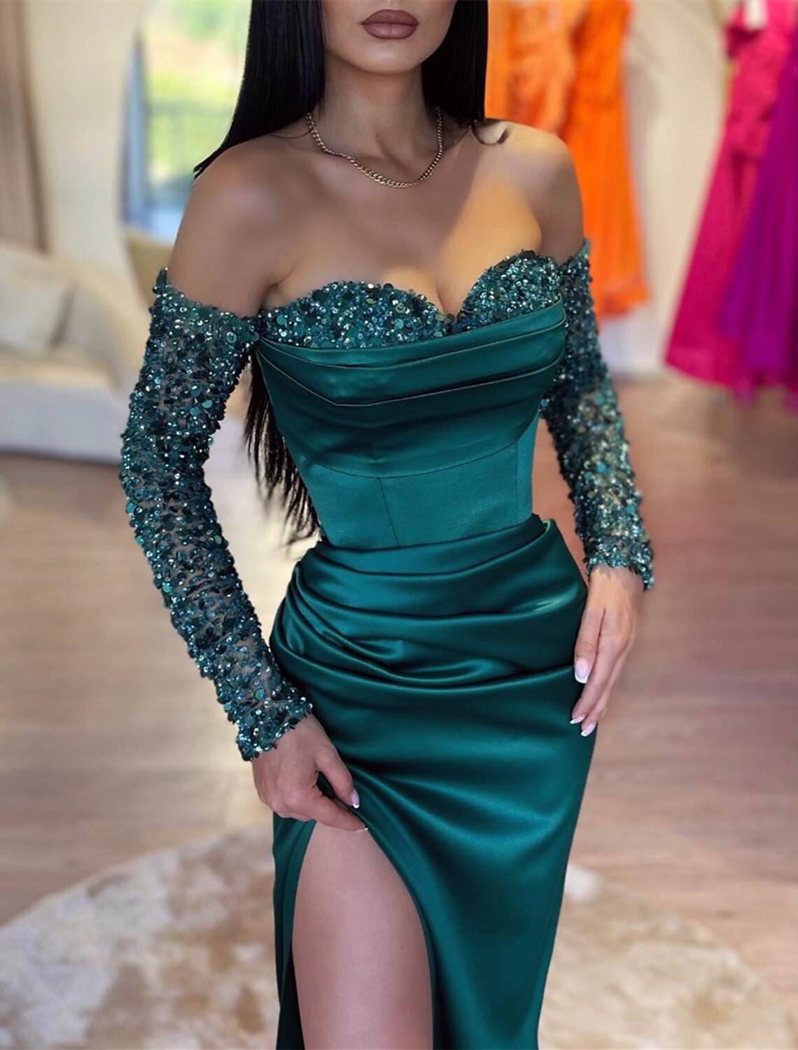 Meerjungfrauenkleid, Abendkleid, Rot, Grün, formelles Maskenkleid, Schleppe/Pinselzug, lange Ärmel, schulterfrei, mit Pailletten und gerüschtem Paillettenschlitz