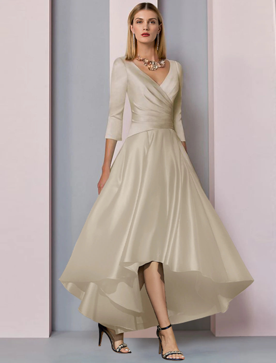 A-Linien-Kleid für die Mutter der Braut, Hochzeitsgast, elegant, hoch, tief, V-Ausschnitt, asymmetrisch, knöchellang, Satin, halbe Ärmel mit Falten, seitlich drapiert