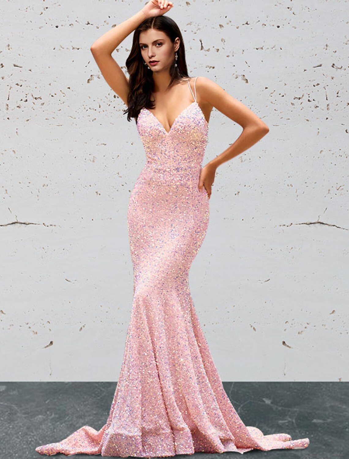 Robe de bal sirène/trompette dos nu, traîne courte, sans manches, décolleté en cœur, paillettes, dos nu