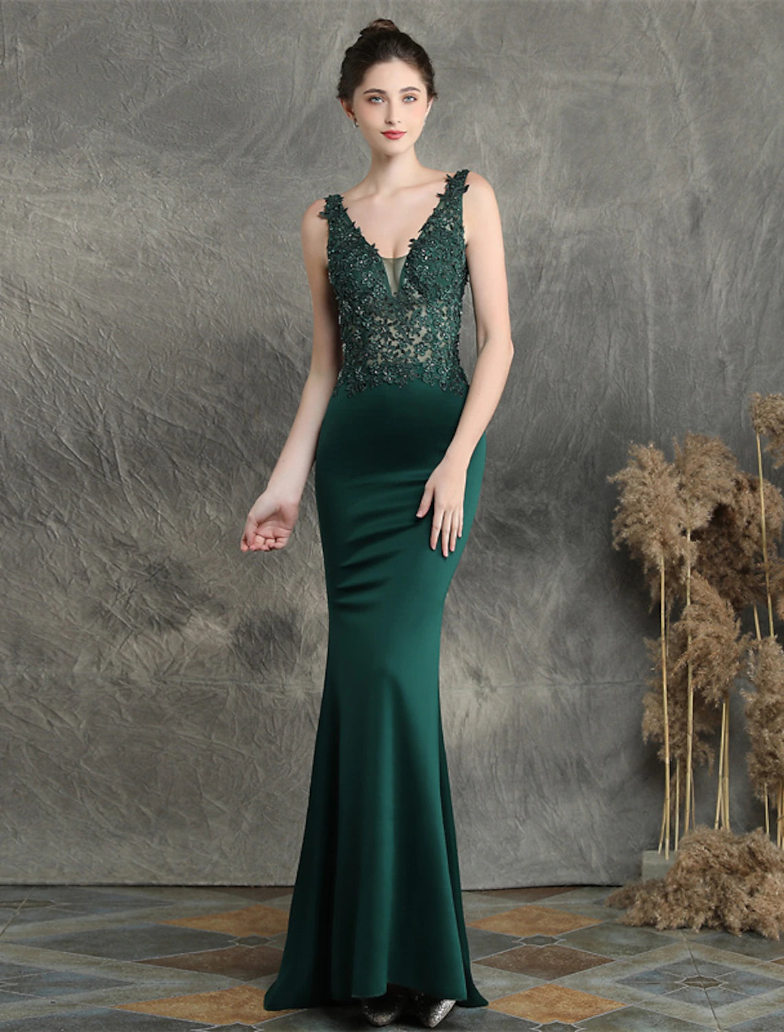 Robe de soirée sirène/trompette dos nu, robe formelle pour invité de mariage, traîne à balayage/pinceau, sans manches, col en V, mélange de coton avec appliques de perles